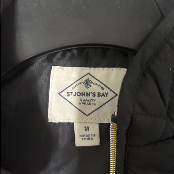 St John’s Bay Black Quilted Vest With Gold Zipper & Pockets Women’s Size Medium - Picture 4 of 10